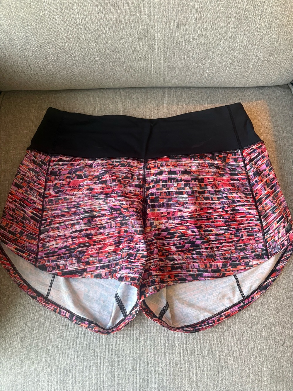 Lululemon Women’s Speed Up Shorts Flash Pleat Orange Multi Colorway -Size 4 Tall